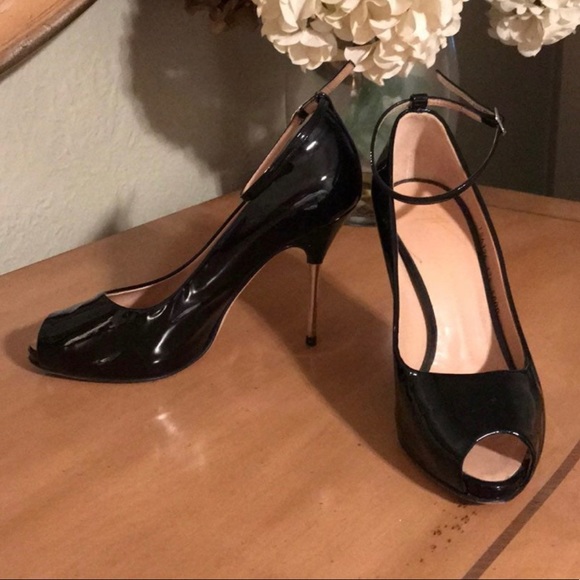 Giuseppe Zanotti Vernice stiletto ankle strap peep toe patent leather pumps. - Picture 6 of 11